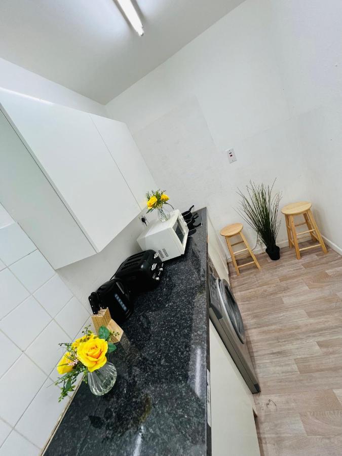 2-Bedroom Plus Living Room Flats Near Edgware Road London Exterior foto